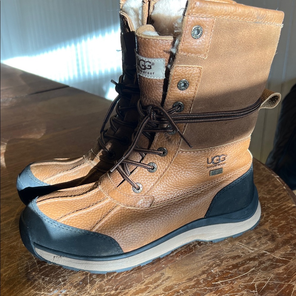 UGG Adirondack Snow boots. Tan and Black Leather Boots